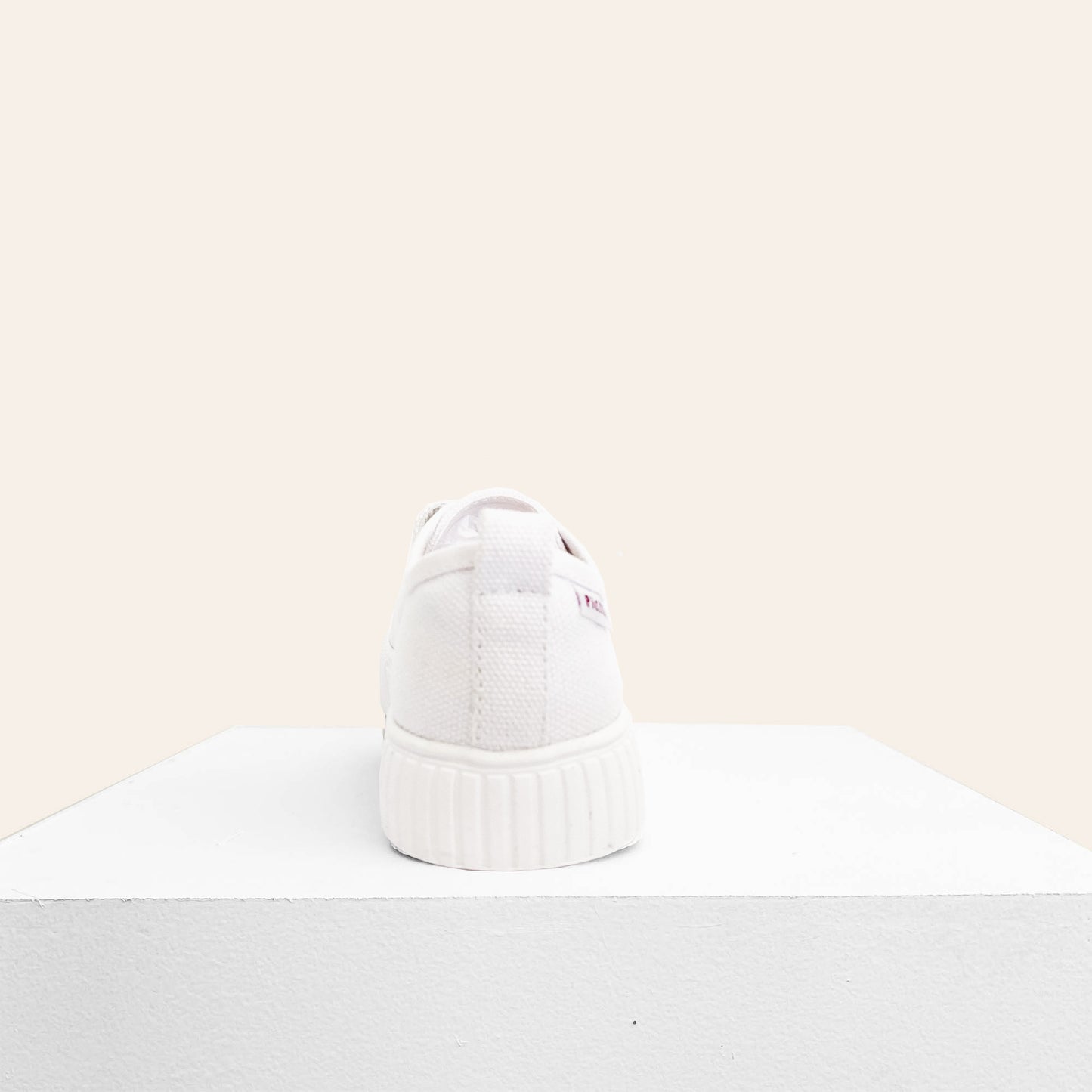 lowtop kids sneaker white back